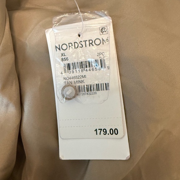 NWT NORDSTROM Washable Silk Pajama Set
QQ20 - Picture 7 of 7